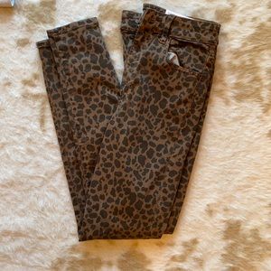 Never worn cheetah print American Eagle jeans